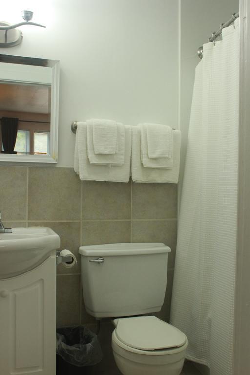 New Rockland Motel Bobcaygeon Exteriör bild