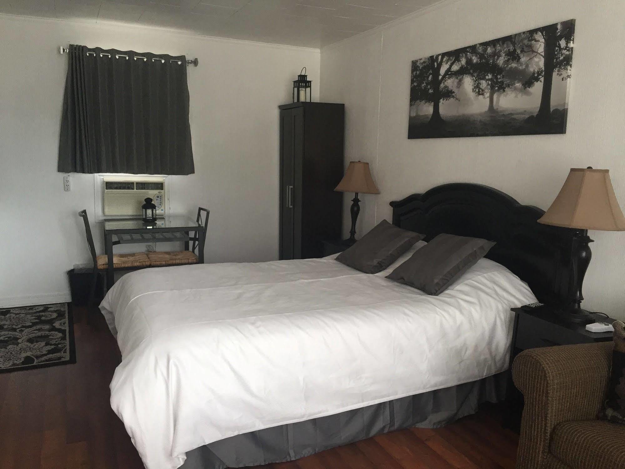 New Rockland Motel Bobcaygeon Exteriör bild